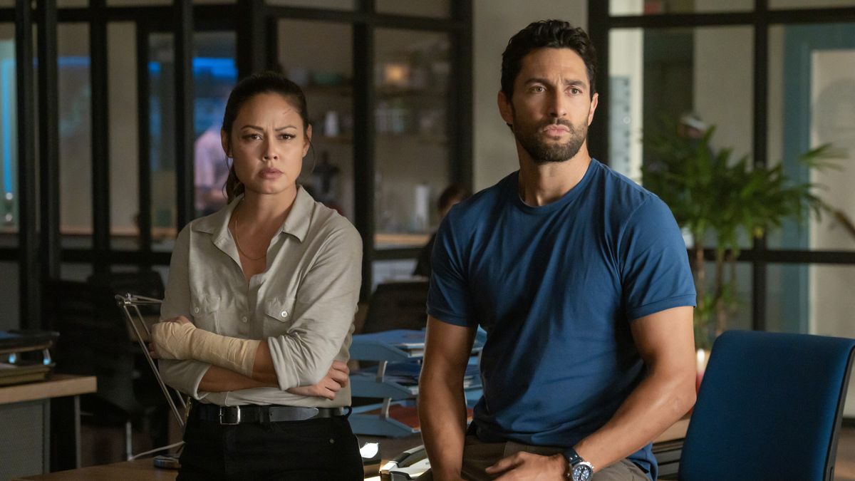 Vanessa Lachey and Noah Mills in NCIS: Hawai&#039;i