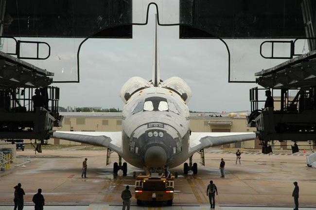 NASA Safeguards Shuttle Atlantis, Fuel Tank Against Storm