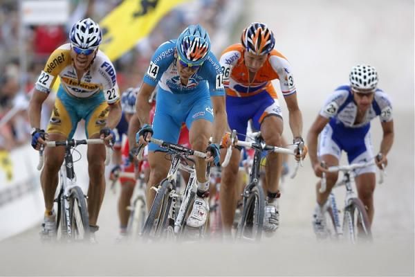 Petr Dlask (Telenet-Fidea Cycling Team), Steve Chainel (Bbox Bouygues Telecom) and Gerben De Knegt (Rabobank) in action.