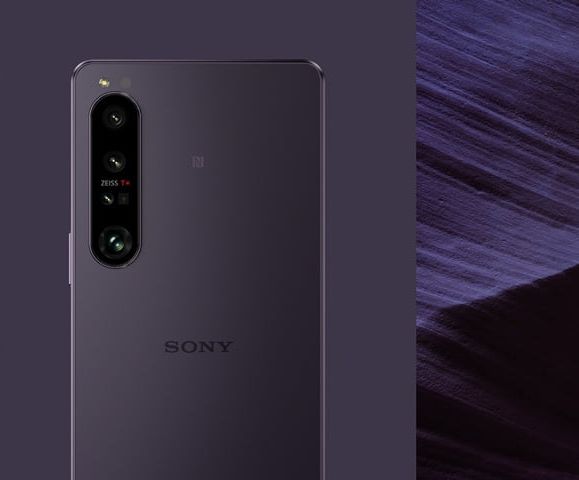 The Sony Xperia 1 IV in violet