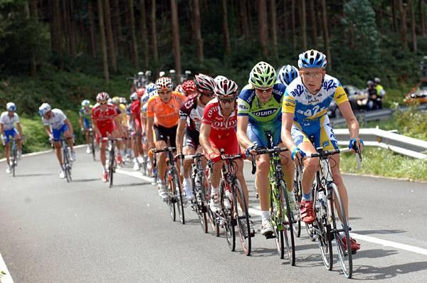 A chase group is led by Ag2r