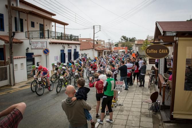 The start of the elite men's race in Voroklini