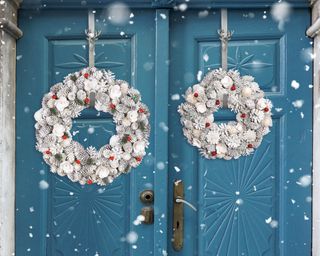 Red Velvet Christmas Door Wreaths, Dibor