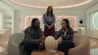 Chiwetel Ejiofor and Emilia Clarke in The Pod Generation