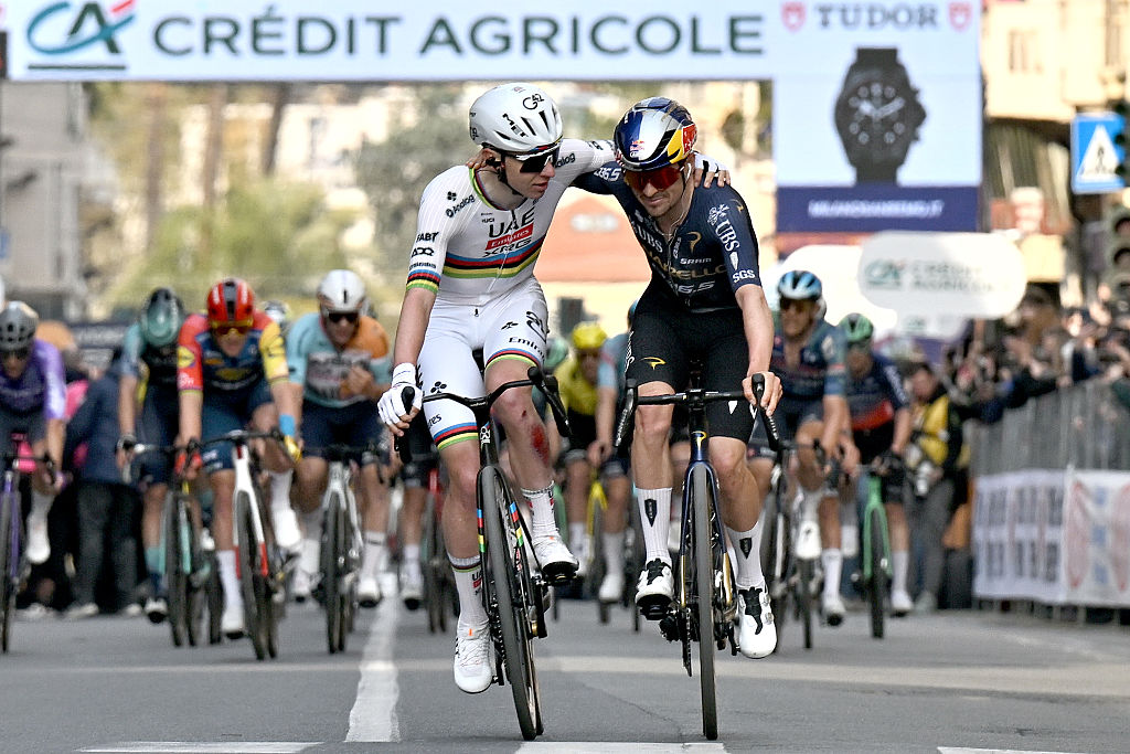 SANREMO, ITALIA - 21 DE MARZO: Ganador de la carrera Tadej Pogacar de Eslovenia y equipo de los Emiratos Árabes Unidos - #UCIWT / 21 de marzo de 2026 en San Remo, Italia. (Foto de Dario Belingheri/Getty Images)