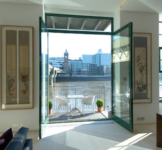 The river is instantly visible through the corridor, living space and a large central opening towards the balcony