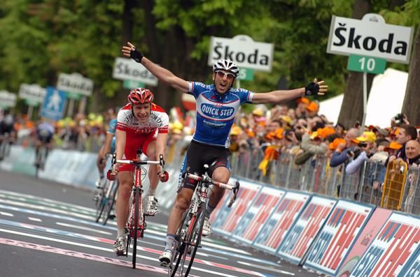 Jerome Pineau (Quick Step) outsprints breakaway companion Julien Fouchard (Cofidis) to win stage five.