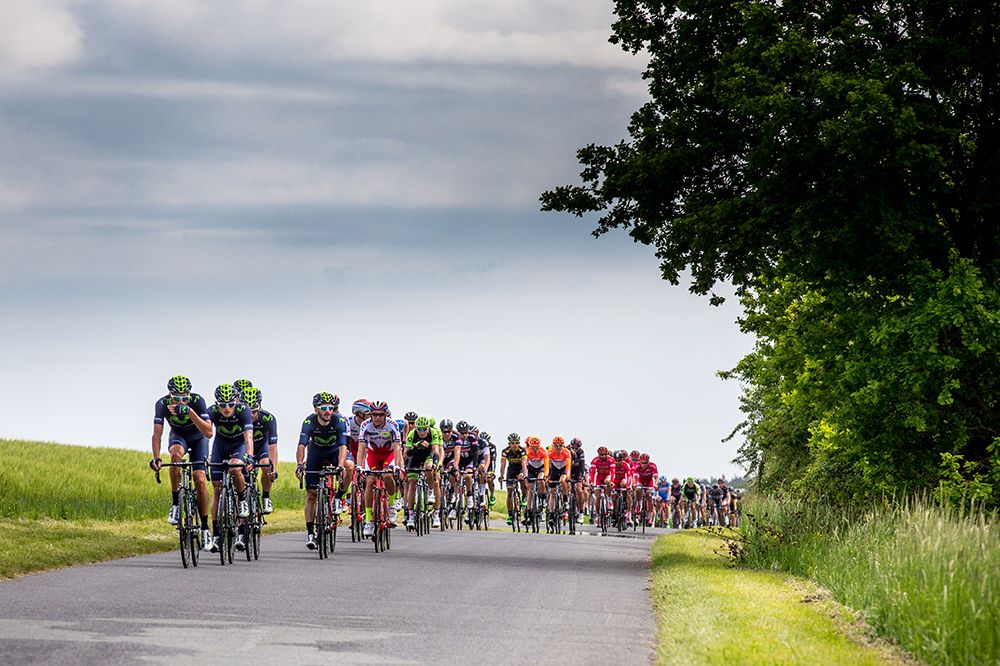The peloton comes into a corner