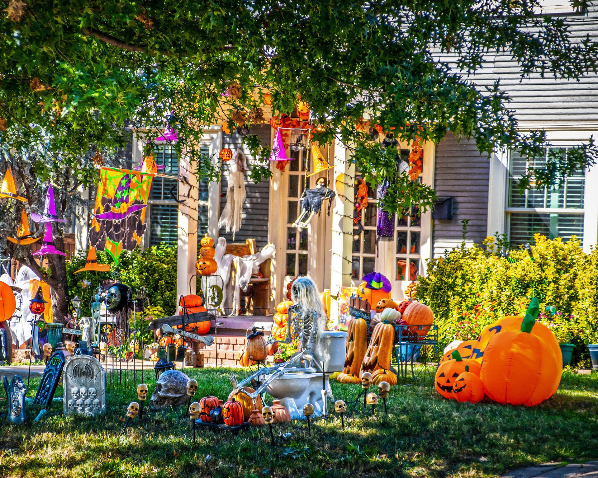 halloween-party-decoration-ideas-5-spooky-looks-you-ll-love