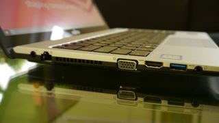 Fujitsu Lifebook S936 ports 2