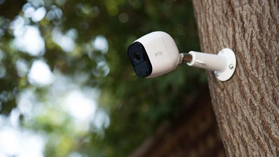 Protégez votre maison avec 350 $ de réduction sur cet ensemble de caméras de sécurité Arlo Pro 4