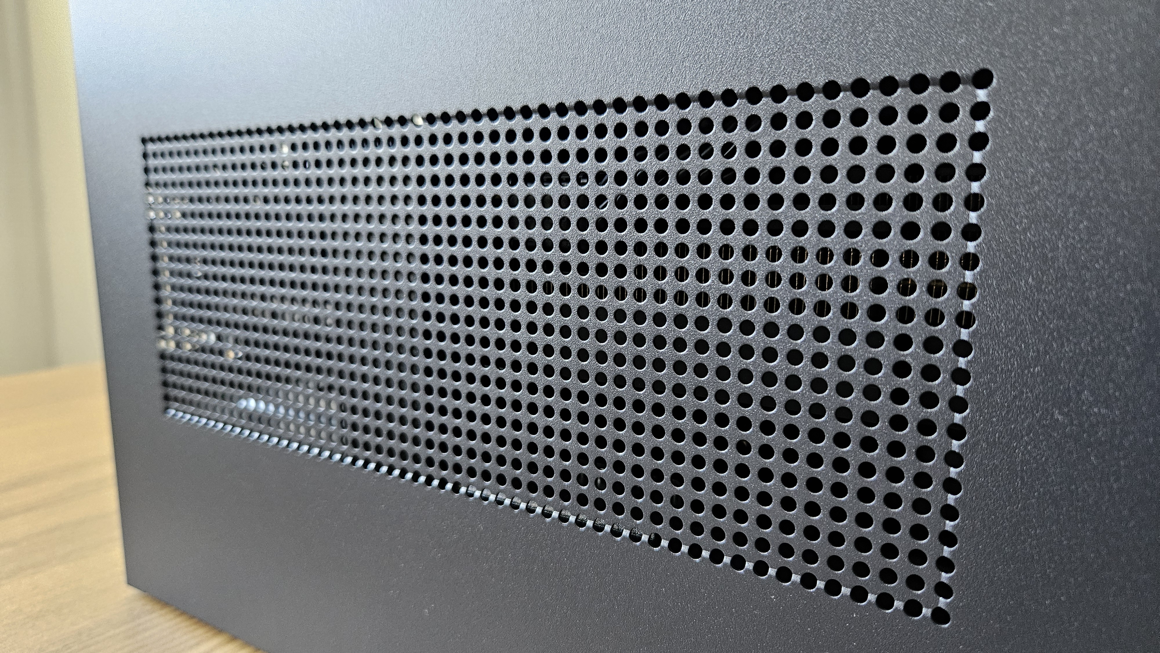 The Dell Tower Plus EBT2250 on a desk