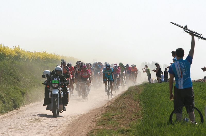The dust is ever present during the dry editions of Roubaix
