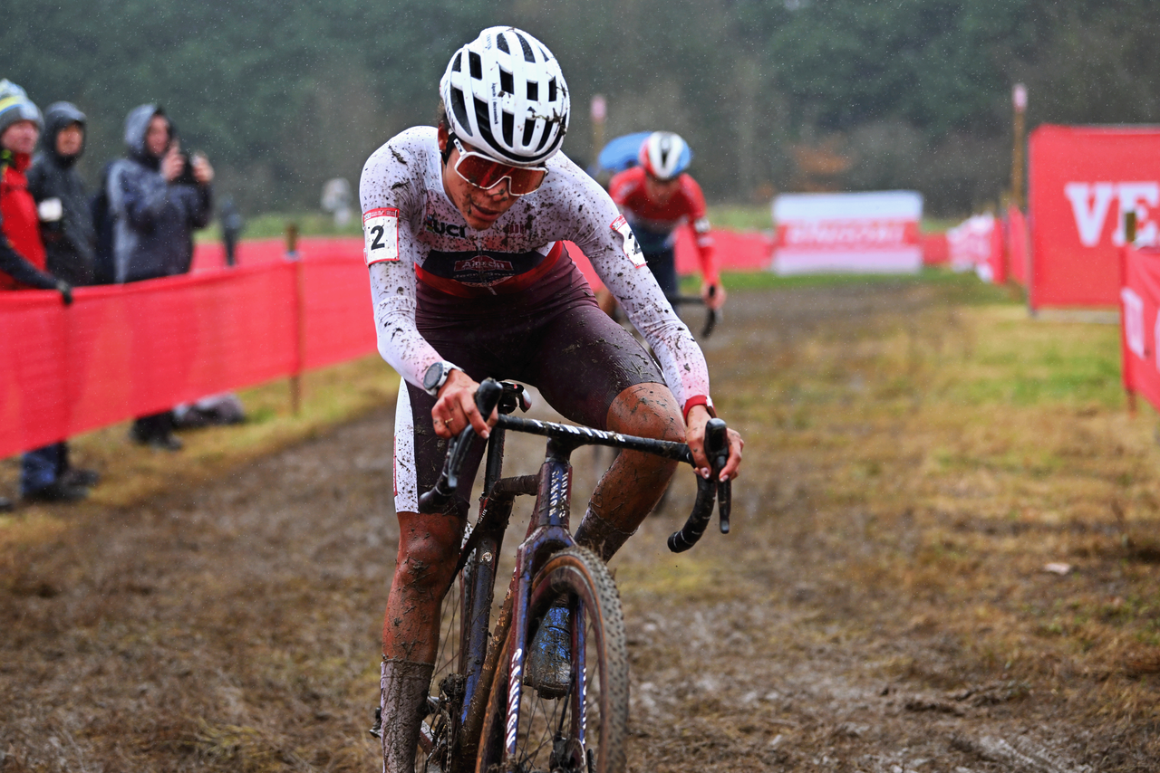 Ceylin del Carmen Alvarado in the World Cup leader's jersey