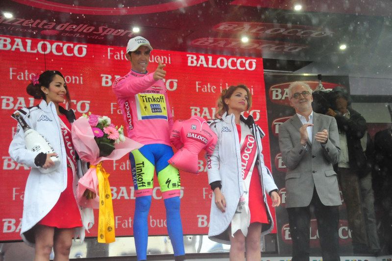 Alberto Contador (Tinkoff-Saxo) does the famous 'el pistolero' salute on the podium