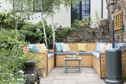 Garden makeover: an overgrown space transformed into a pretty cottage ...