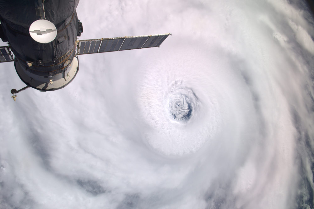 Astronauts Savor View of Hurricane &#039;Igor the Terrible&#039; and Sister Storm 