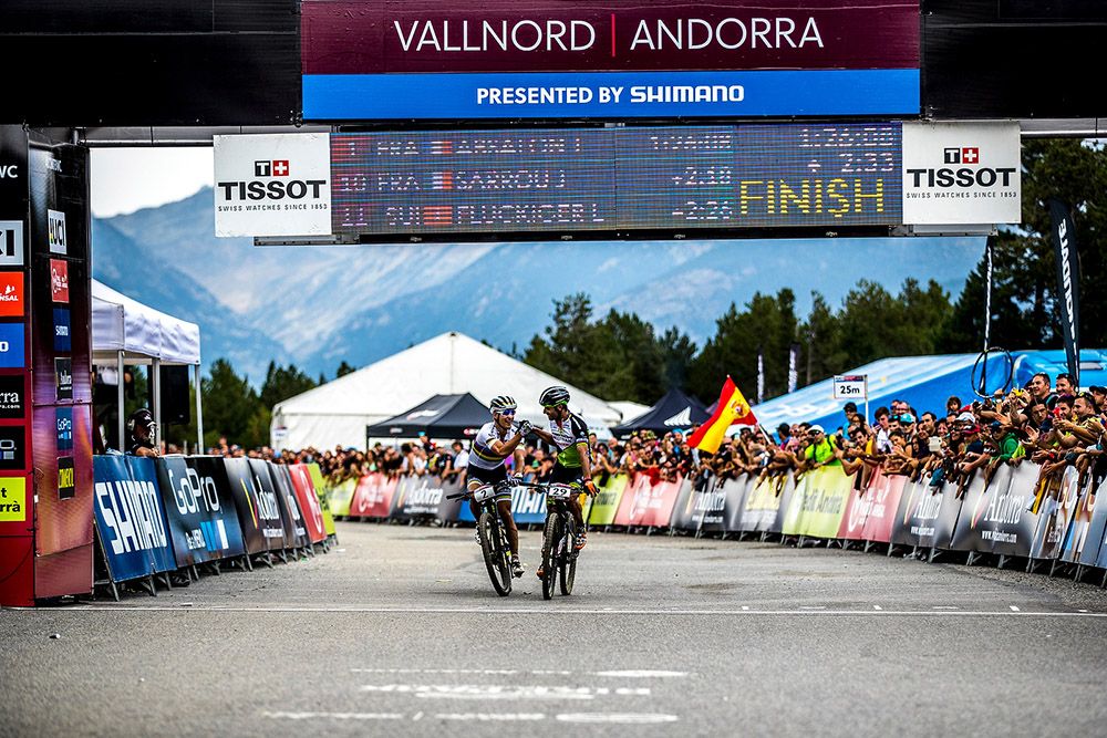 Nino Schurter (Scott-Odlo MTB Racing Team) congratulates Jose Hermida (Multivan Merida Biking Team)