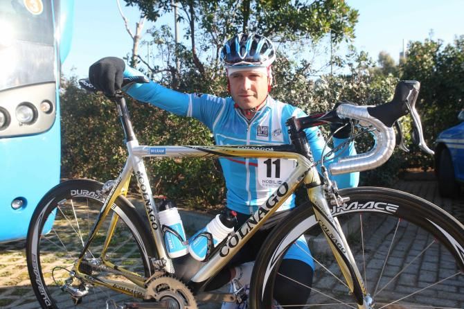 Alessandro Petacchi (Milram) giving his bike the final inspection