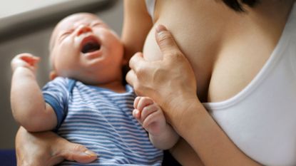 What is tongue tie illusrtrated by Baby struggling to breastfeed