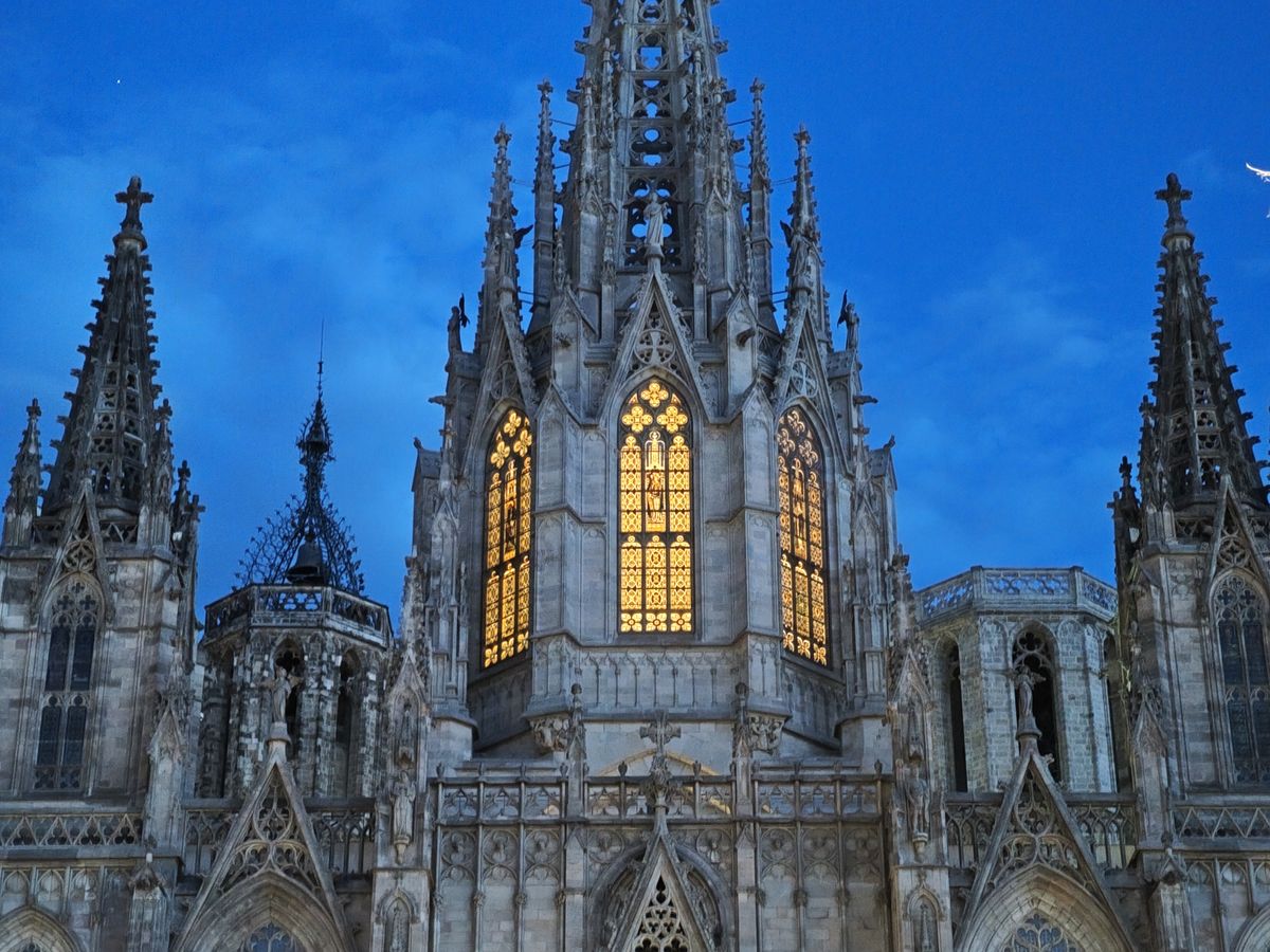 Xiaomi 14 camera sample 3.2x Barcelona cathedral