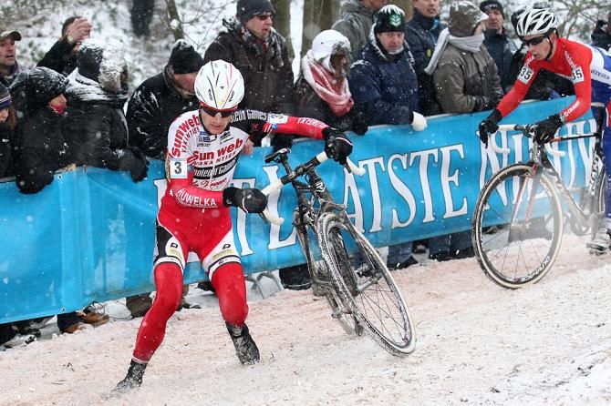 Kevin Pauwels treads gently on the slick descent