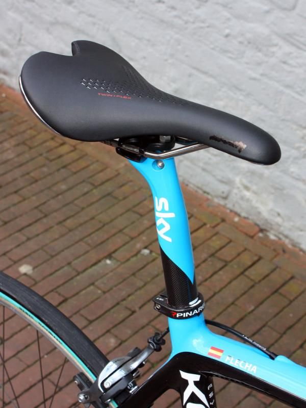 Flecha's Pinarello carbon seatpost is topped with a fi'zi:k Aliante Gamma Twin Flex saddle.