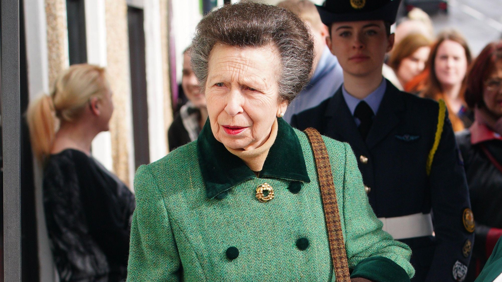Princess Anne pulls off pattern and colour with handbag and coat ...