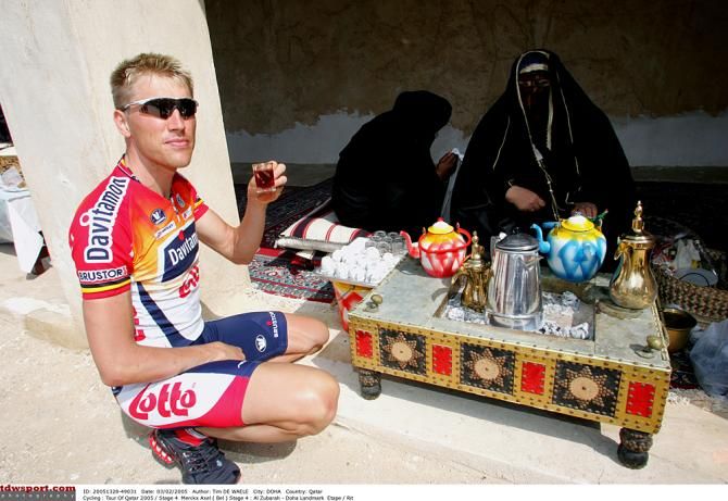 Axel Merckx (Lotto) takes tea before stage 5 of the 2005 Tour of Qatar