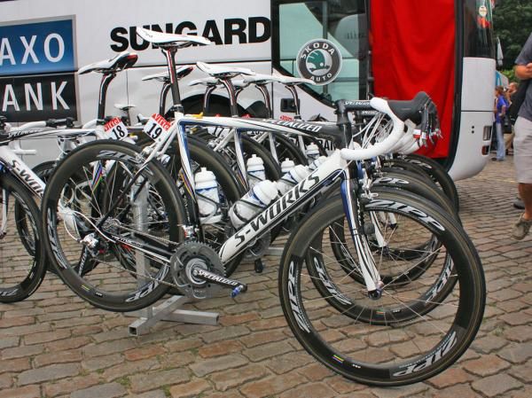 Saxo Bank's standard paint job essentially carries over from last season.