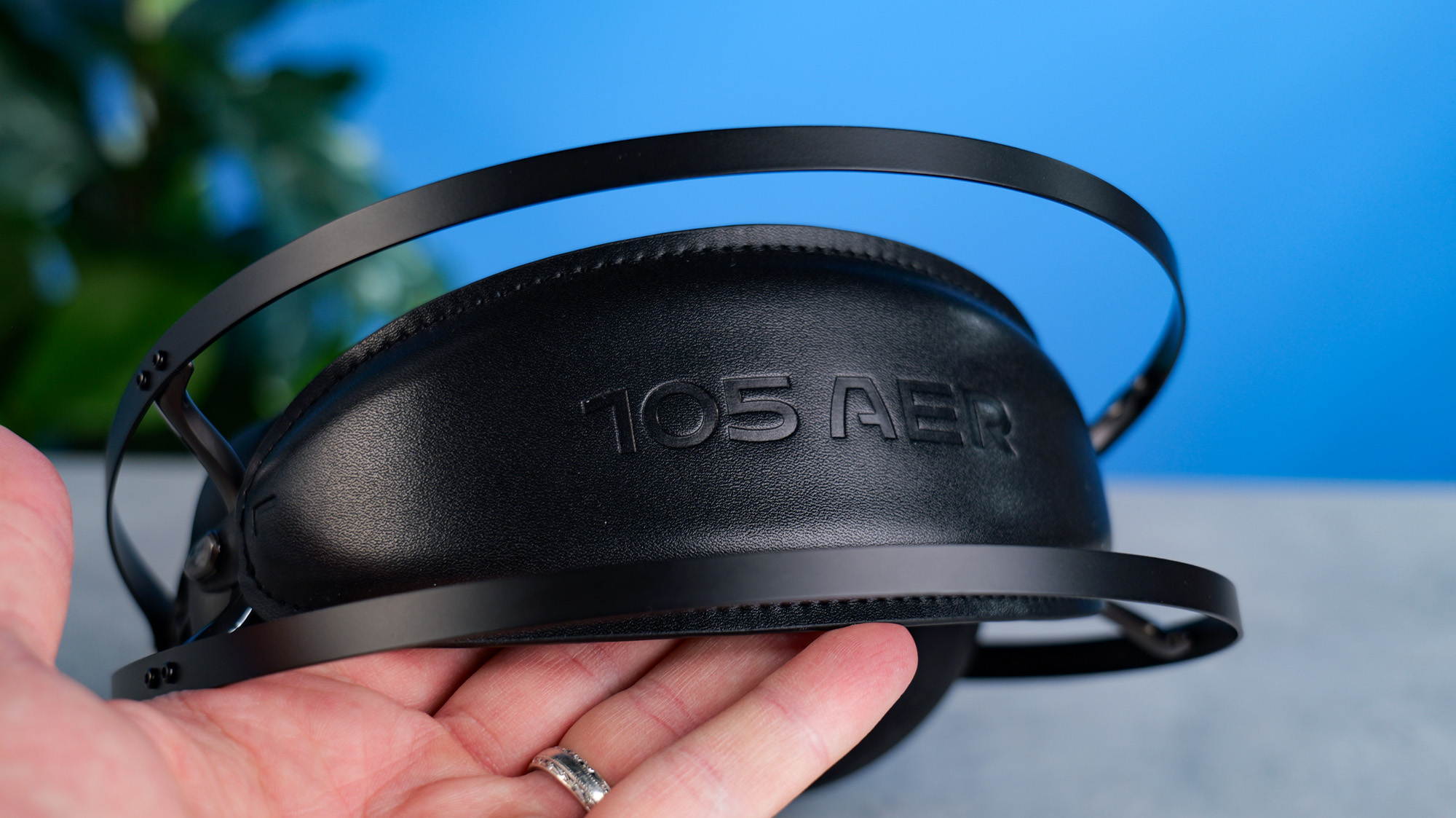 The Meze 105 AER headband in hand