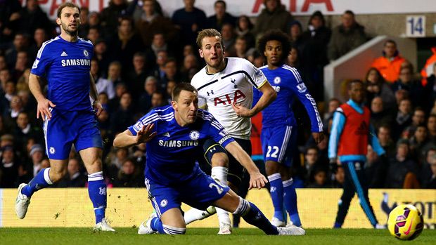 Harry Kane scores for Spurs against Chelsea