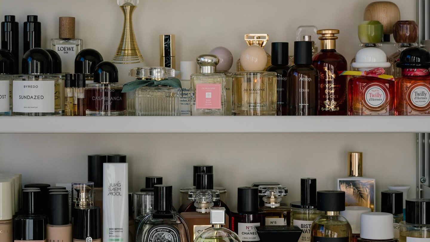 Photo of many perfumes on a shelf