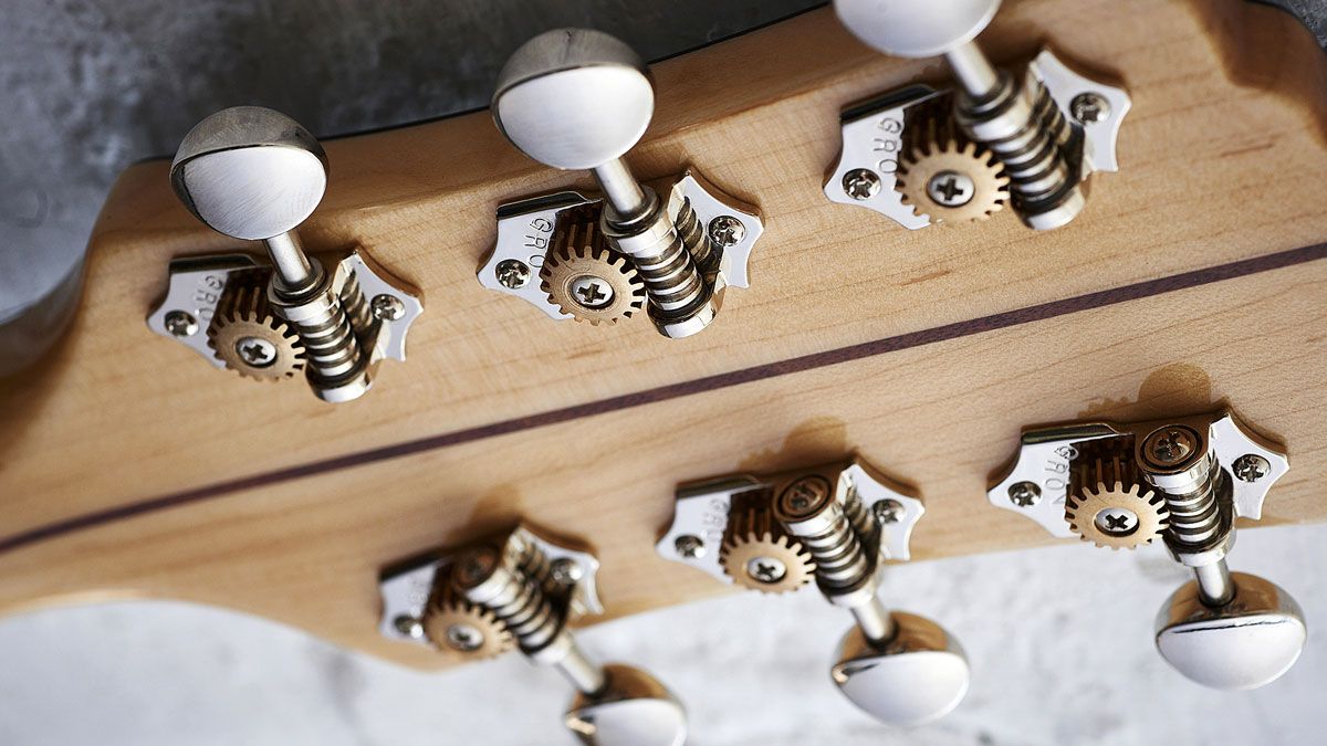 The classic raised-centre machine head design, with the correct logos and Grover Sta-Tite open-backed tuners