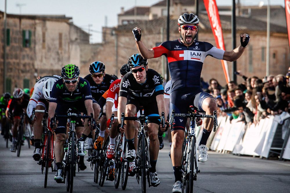 Matteo Pelucchi (IAM Cycling) wins the bunch sprint in the opening race of the Mallorca Challenge.