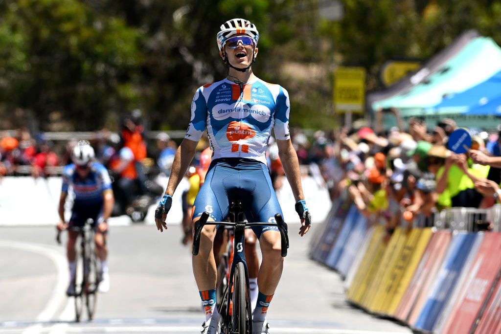 Oscar Onley (dsm-firmenich PostNL) wins stage 5 on Willunga Hill