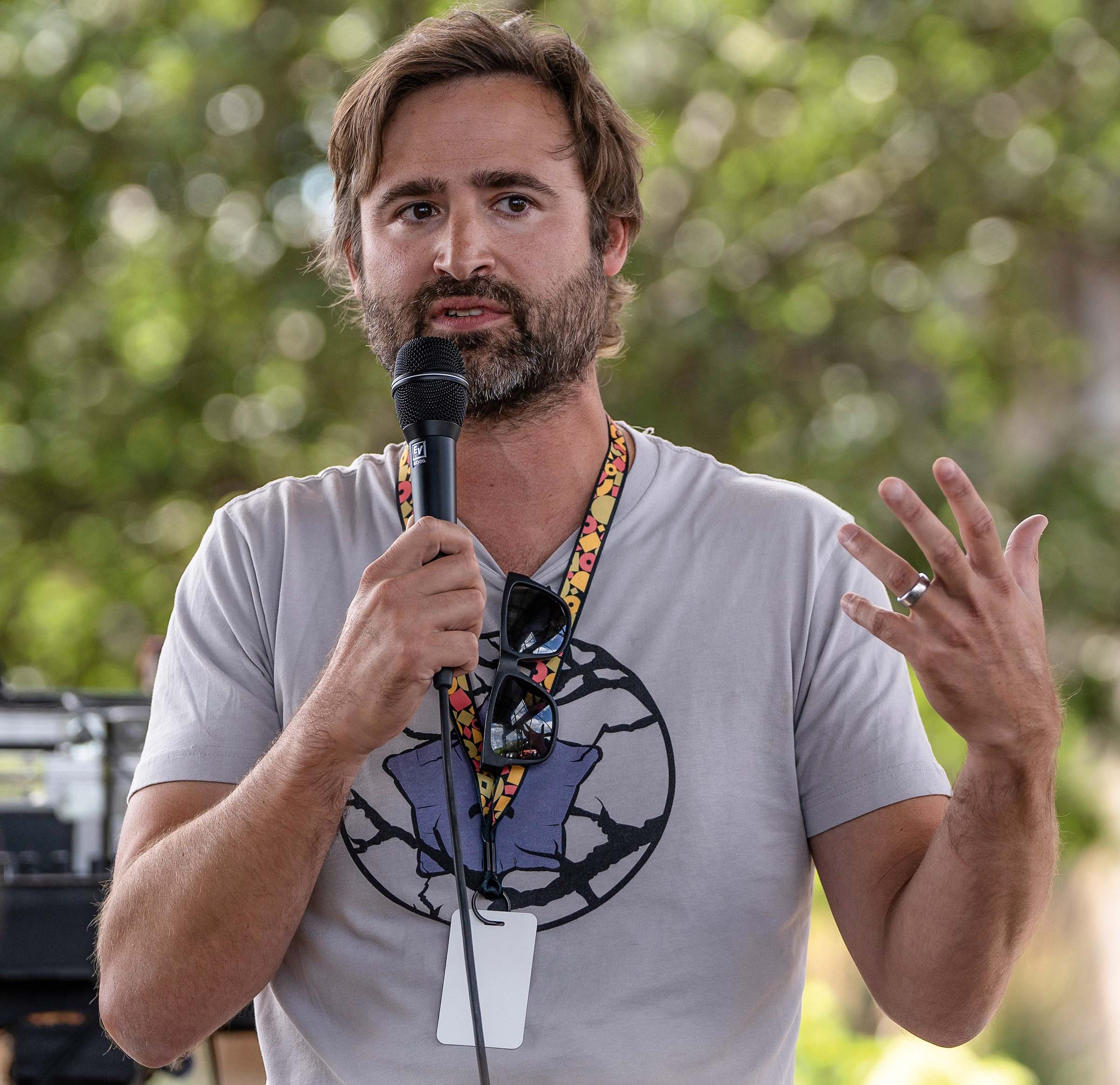 Chase Bliss founder Joel Korte addresses the audience at an industry event.