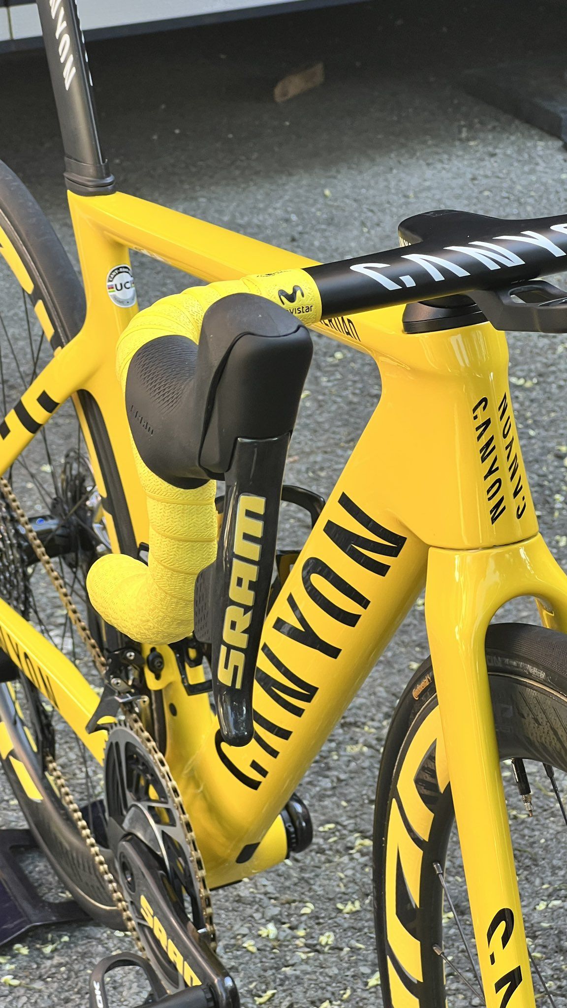 Yellow everything for Annemiek van Vleuten