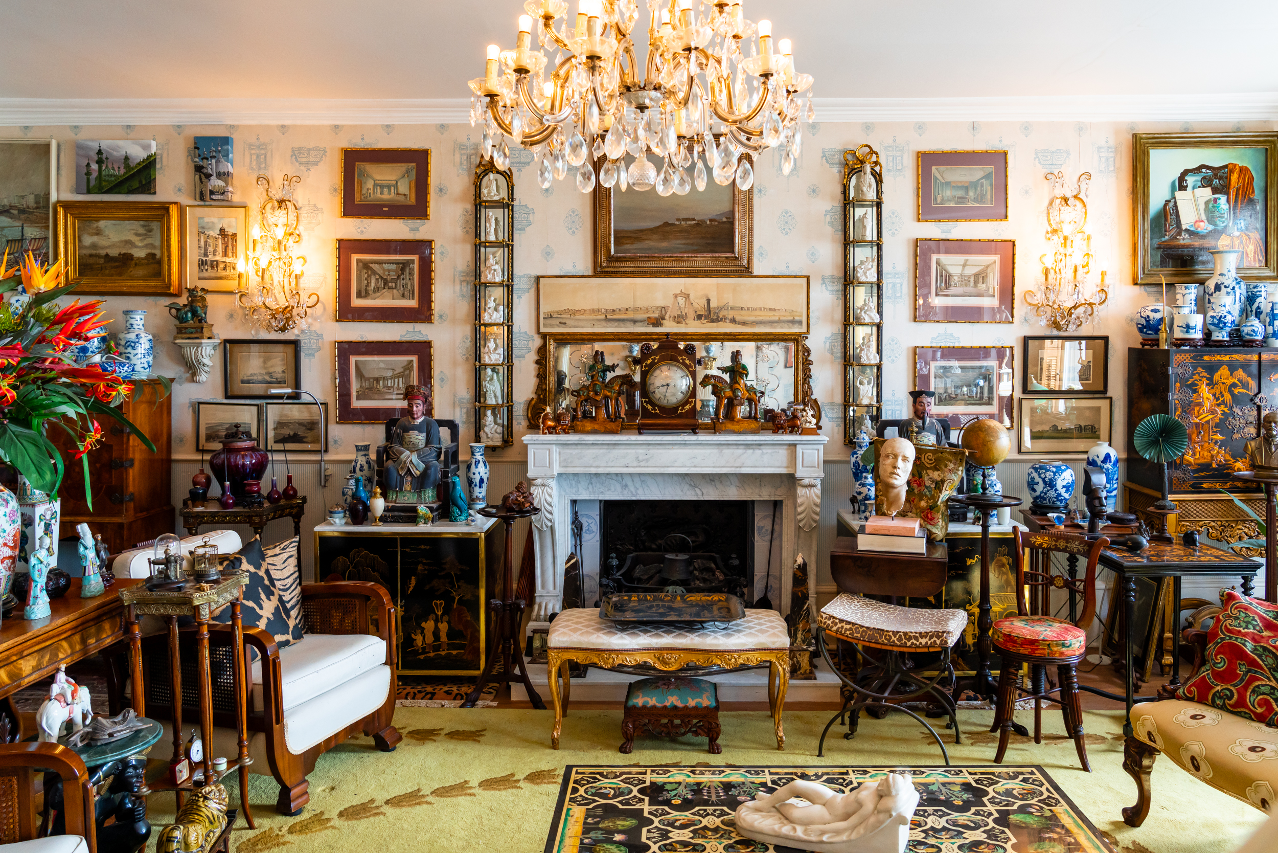 Room filled with curiosities 