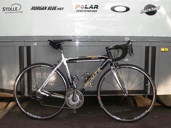 Team Columbia sprint superstar Mark Cavendish heads into the 2009 season aboard a new Scott Addict LTD.