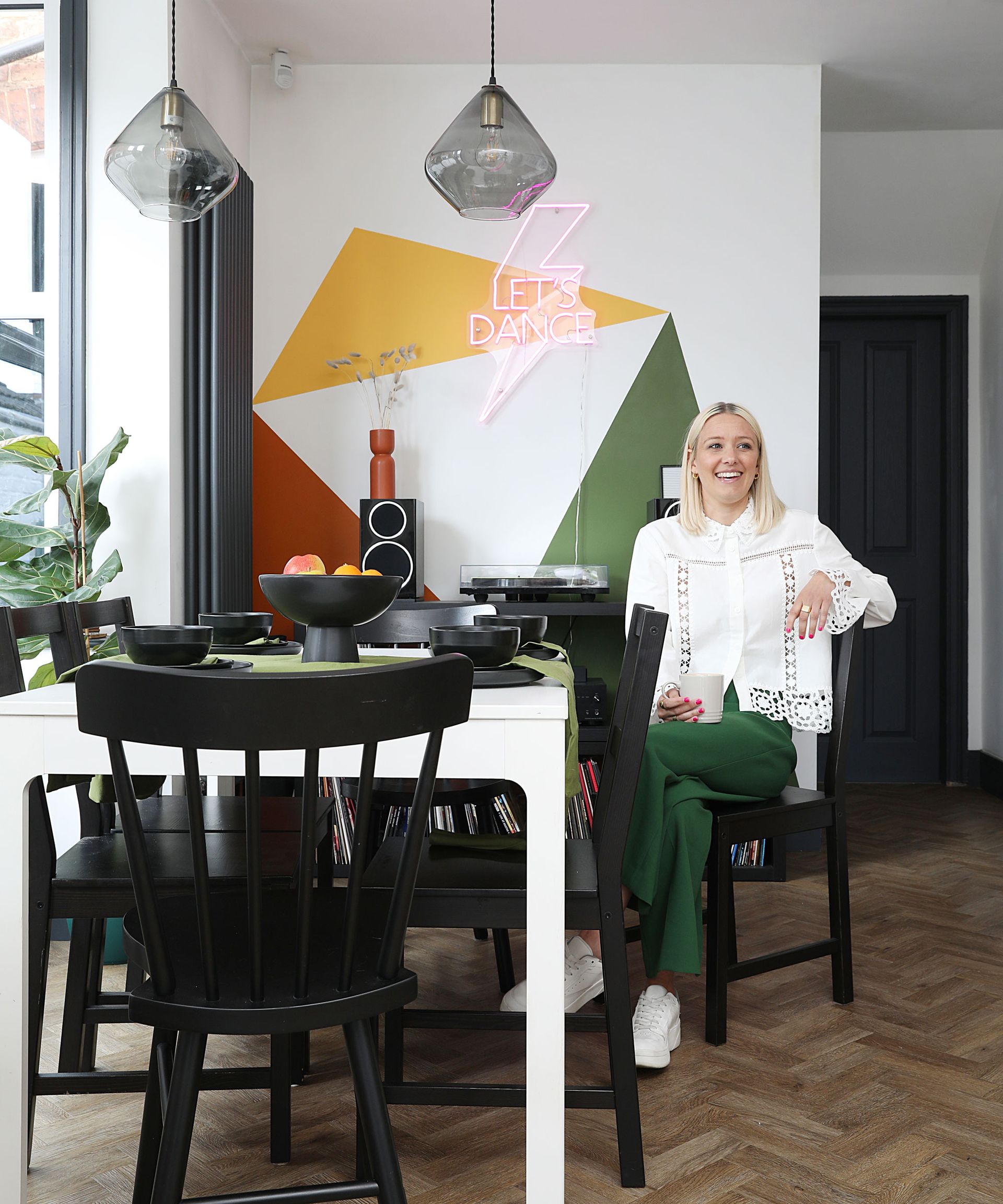 Rumah bersejarah Leila dan Joe dipenuhi cahaya dan warna