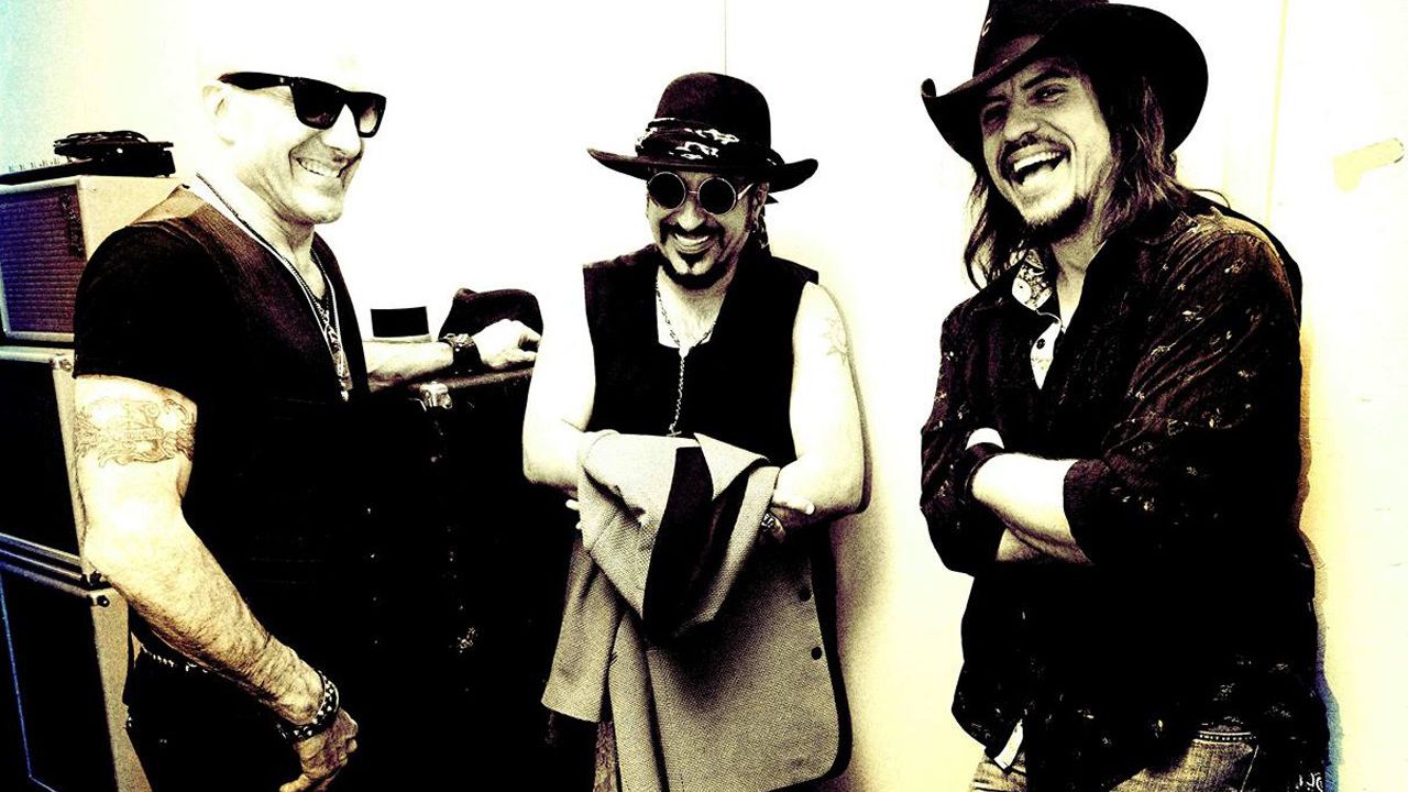 Blues machine. Supersonic Blues Machine. Supersonic Blues Machine Band. Supersonic Blues Machine - West of Flushing, South of Frisco (2016). Supersonic Blues Machine Californisoul.