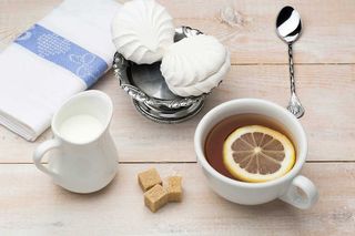 tea-with-lemon-and-milk