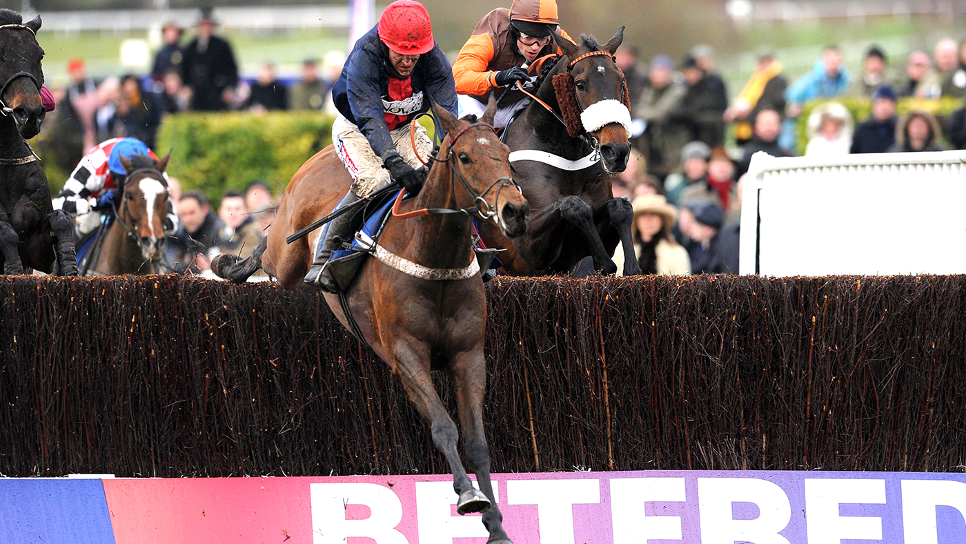 *ALTERNATE CROP* Bobs Worth ridden by Barry Geraghty (left) goes on to win ahead of Long Run ridden by Sam Waley-Cohen in the Betfred Cheltenham Gold Cup Steeple Chase during the Cheltenham Gold Cup Day on Day Four of the 2013 Cheltenham Festival at Cheltenham Racecourse, Gloucestershire.