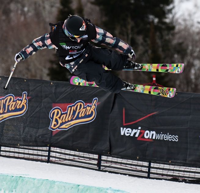 Sarah Burke, Freeskier, died of head injuries.