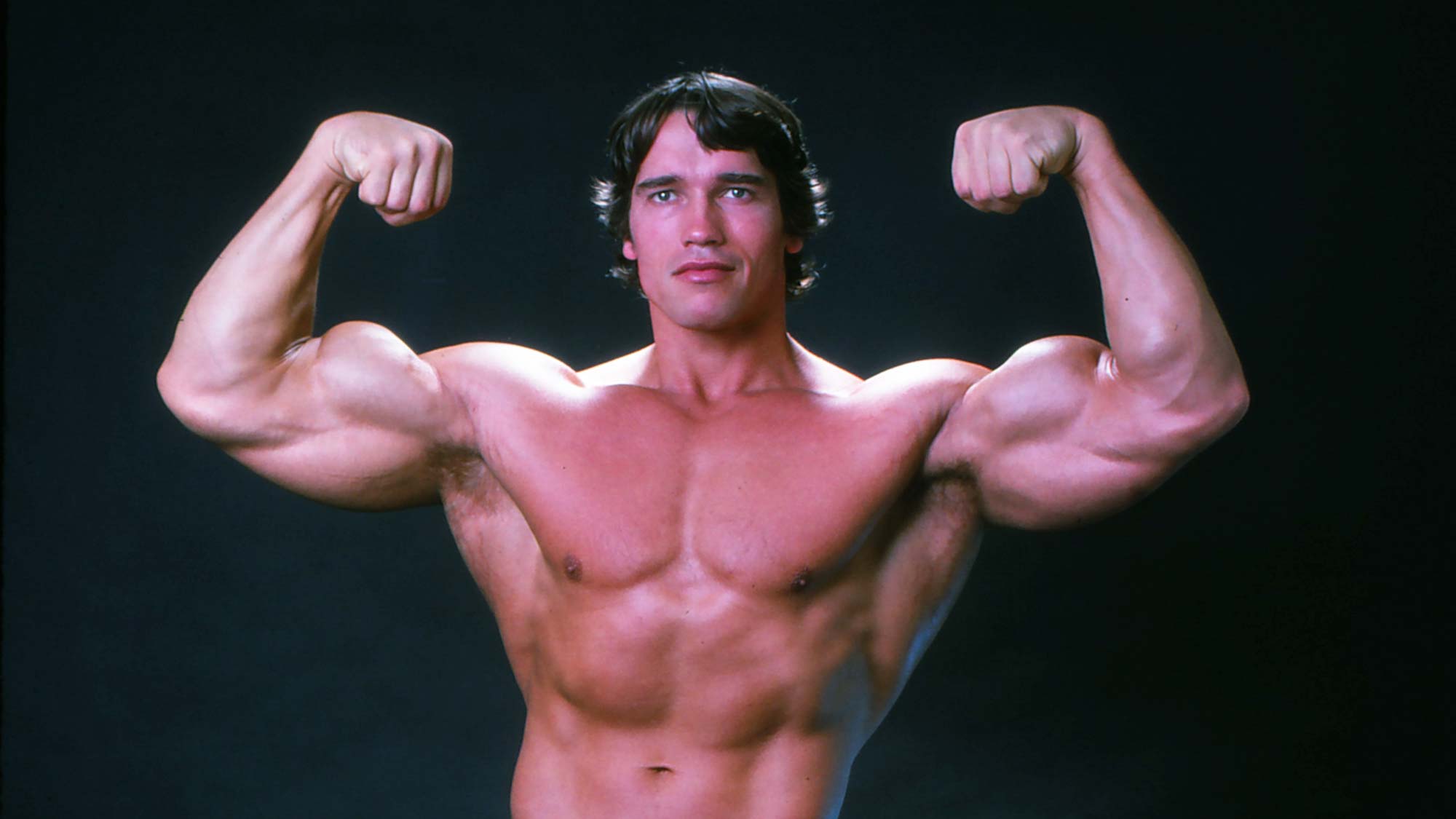 Der professionelle Bodybuilder Arnold Schwarzenegger posiert im Oktober 1976 in Höchstform