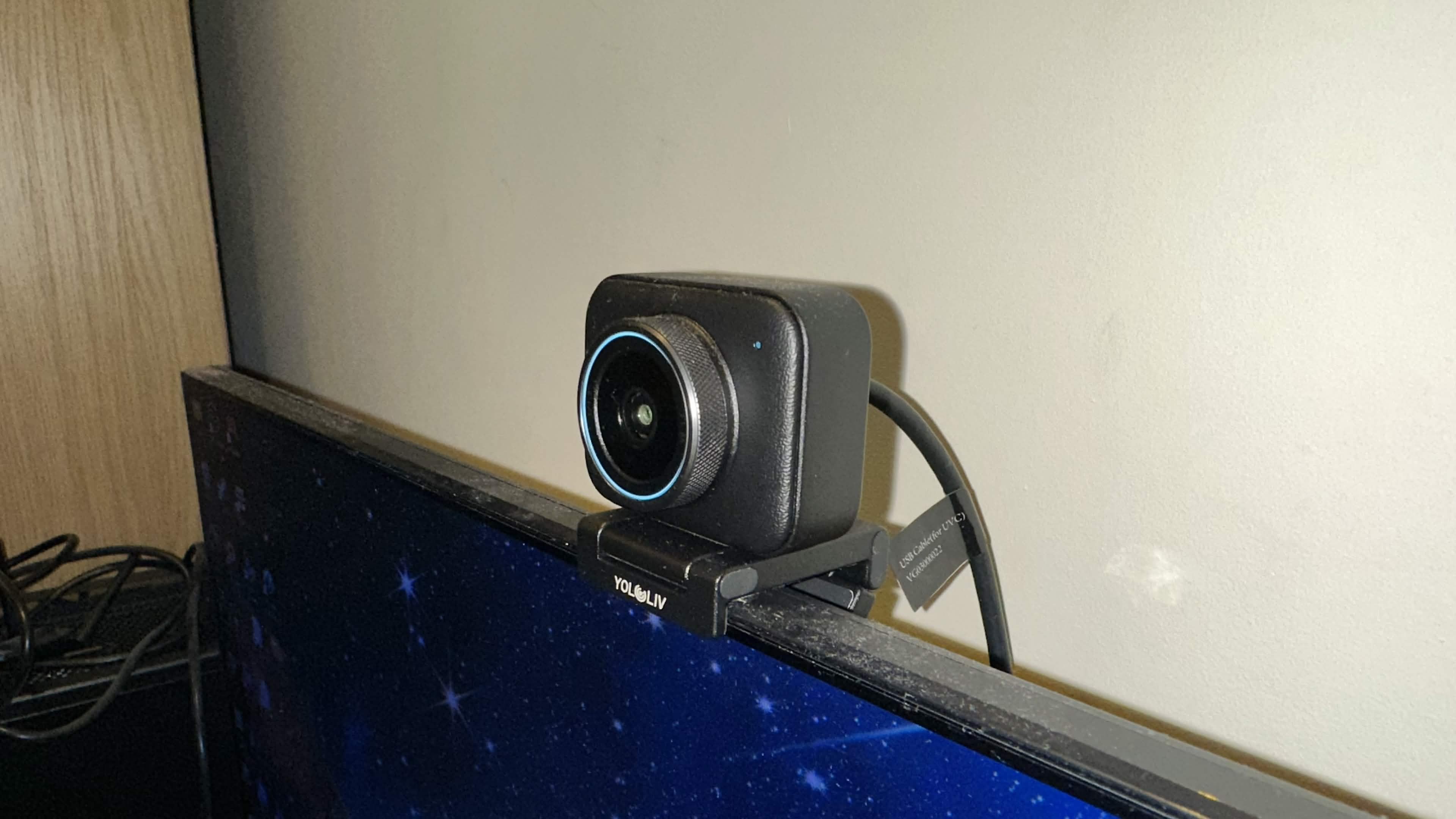 The YoloLiv YoloCam S3's blue lens ring