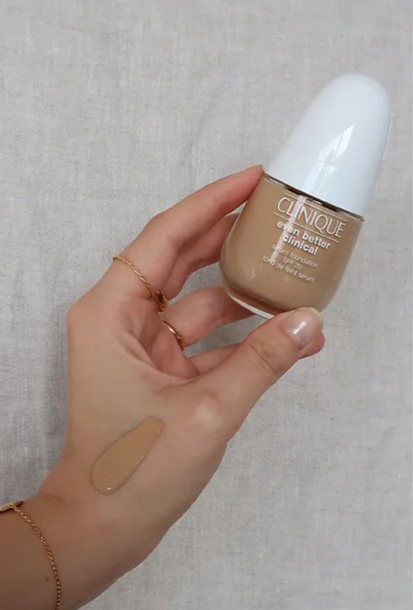 Shannon swatching the Clinique even better foundation