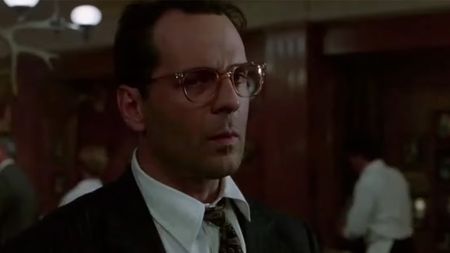 Bruce Willis wearing glasses and looking suspicious in The Bonfire Of The Vanities