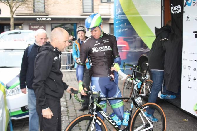 Mat Hayman (Orica-GreenEdge) makes a last minute check.
